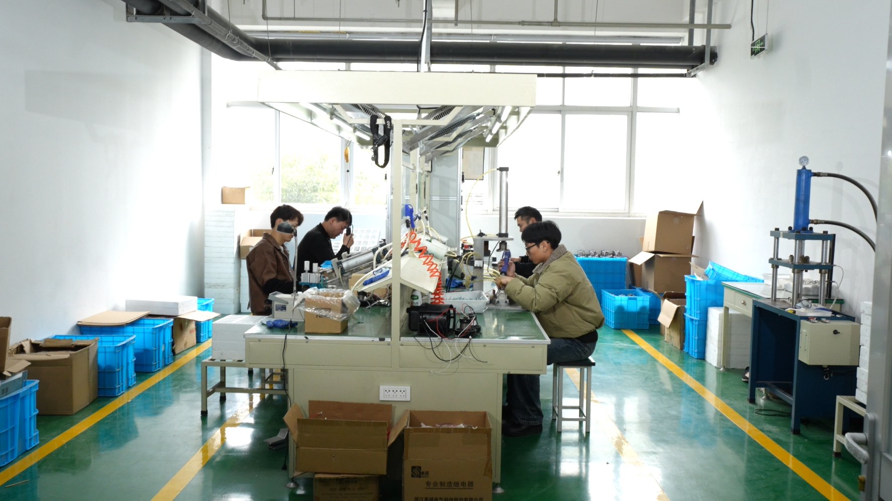LUCKCÔME assembly workshop